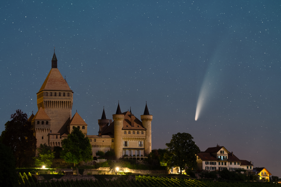 The comet and the Castle